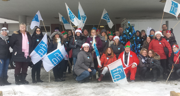 Pour Noël, une action surprise de la FIQ en Abitibi-Témiscamingue : quand être professionnelle en soins n’est plus un cadeau