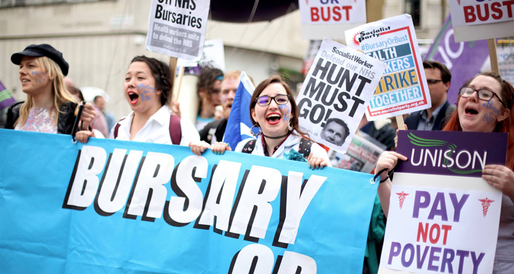 Mobilisation en Grande-Bretagne contre la baisse du salaire des infirmières
