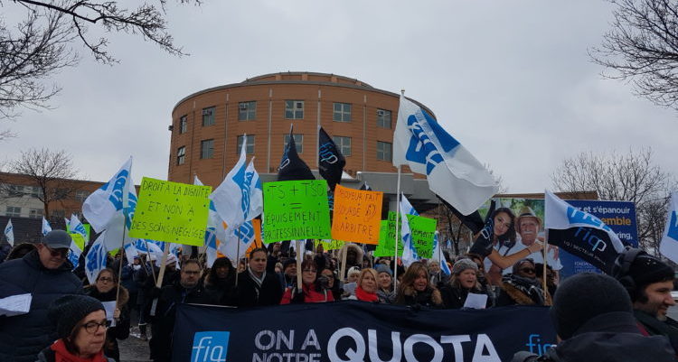Over 500 FIQ healthcare professionals protested the inertia of the CIUSSS de l’Ouest-de-l’île-de-Montréal’s management