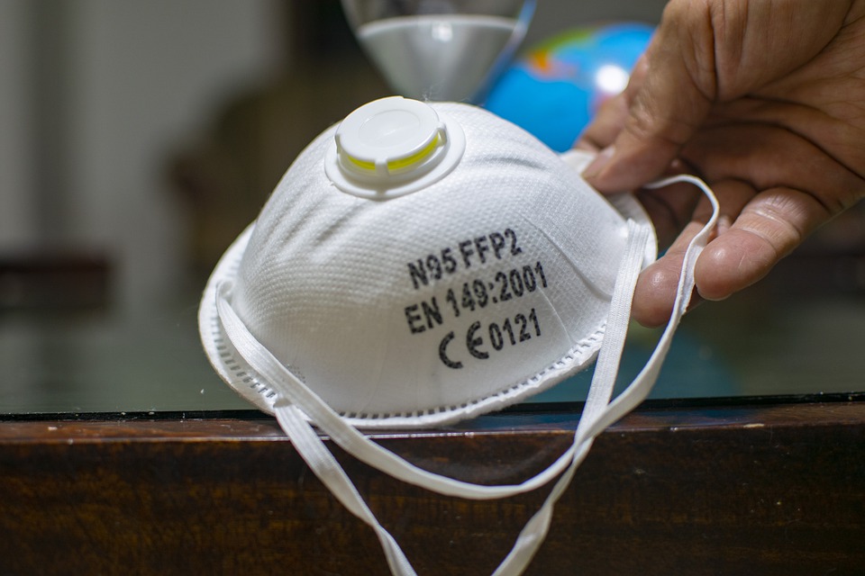 Is wearing an N95 mask limited to health workers who work at a distance of less than two metres and for more than 15 minutes with COVID-19 patients? 